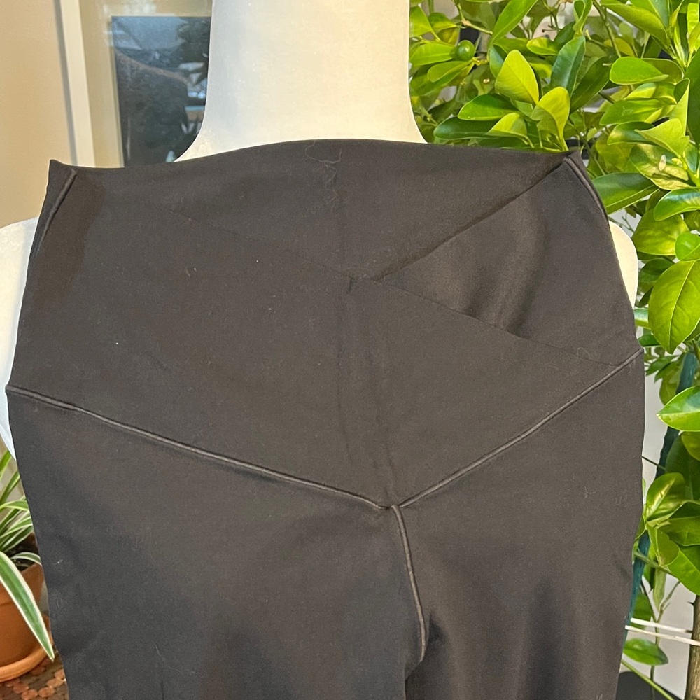 Aerie Black High-Waisted 3/4 Cropped Criss Cross Leggings - Picture 3 of 5